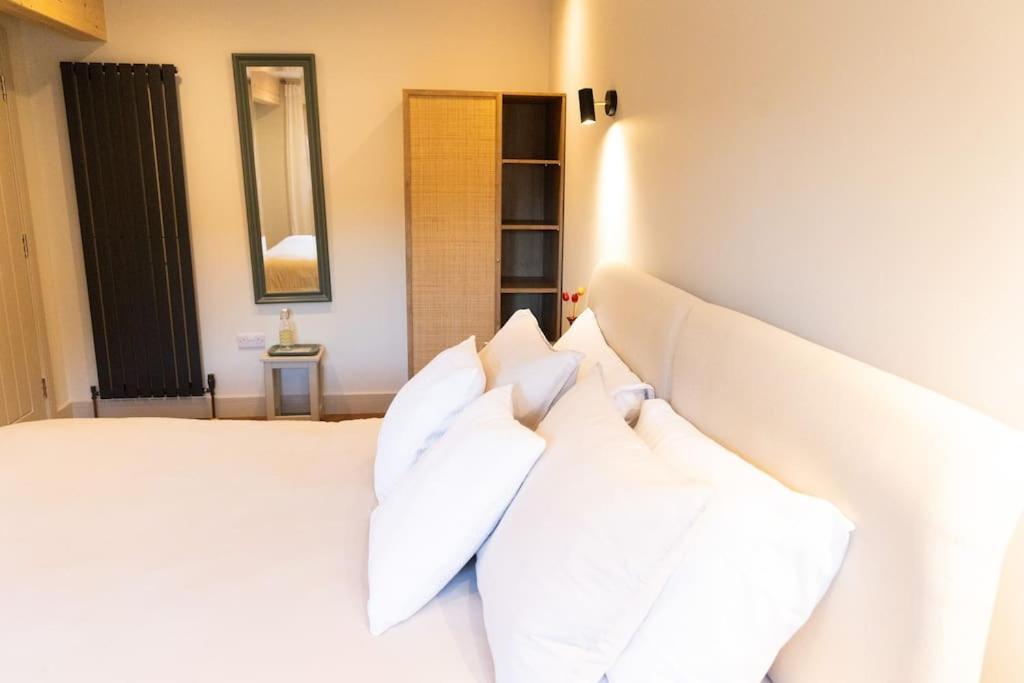 Amarelo Apartment, Central Charlbury, 1 Super King Bed Екстер'єр фото