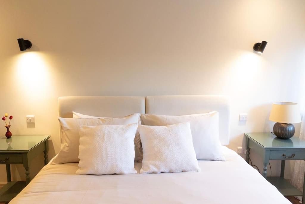 Amarelo Apartment, Central Charlbury, 1 Super King Bed Екстер'єр фото