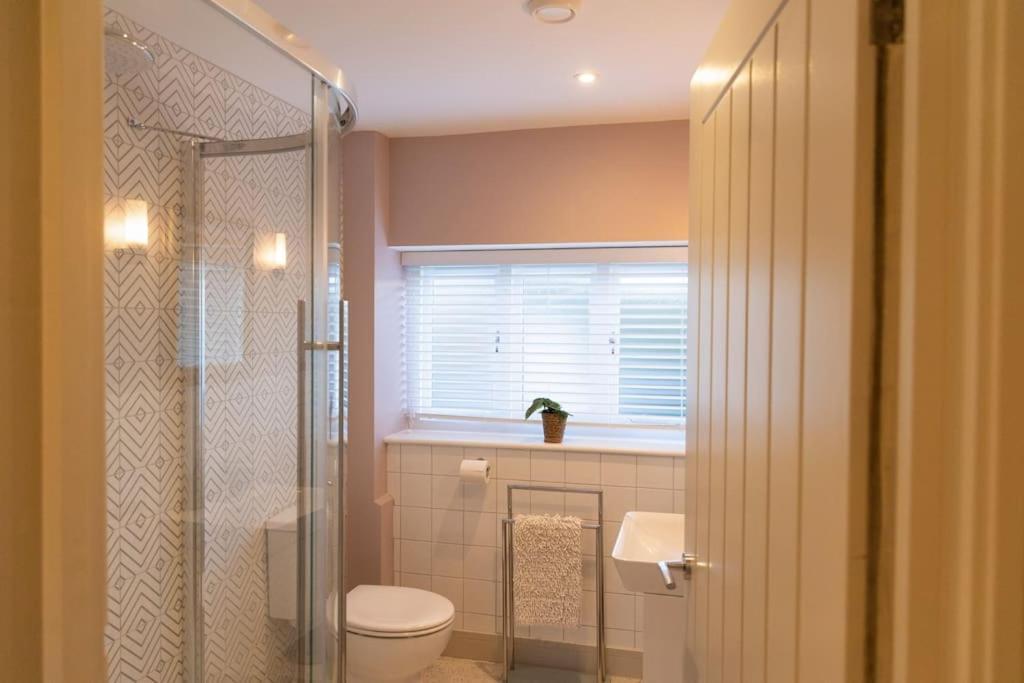 Amarelo Apartment, Central Charlbury, 1 Super King Bed Екстер'єр фото