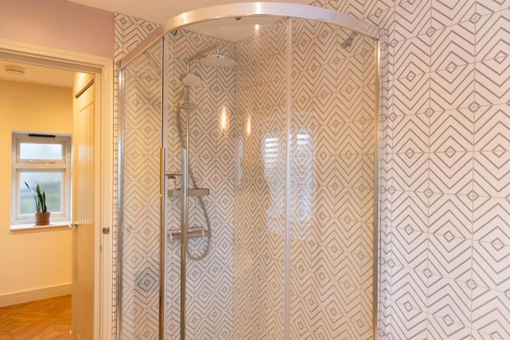 Amarelo Apartment, Central Charlbury, 1 Super King Bed Екстер'єр фото